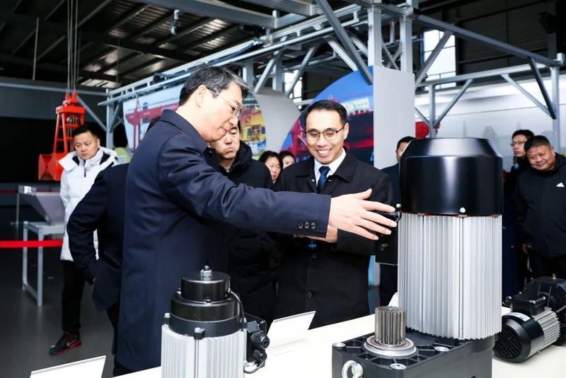 河南省副省長(zhǎng)劉尚進(jìn)一行蒞臨衛(wèi)華調(diào)研